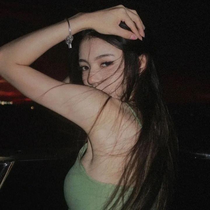 男孩超级白
